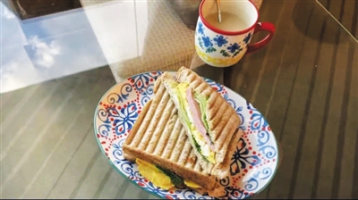 長租酒店里的年輕人：月租5000以內(nèi)我會(huì)一直住下去